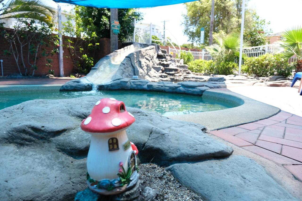 Sapphire Palms Motel Entrance Exterior photo