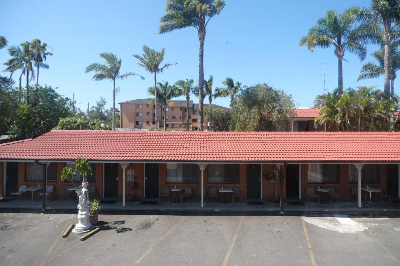 Sapphire Palms Motel Entrance Exterior photo