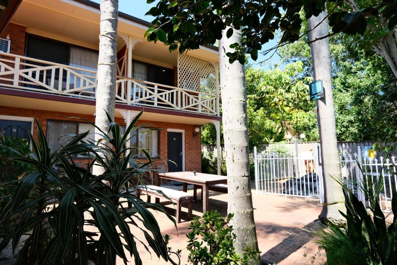 Sapphire Palms Motel Entrance Exterior photo
