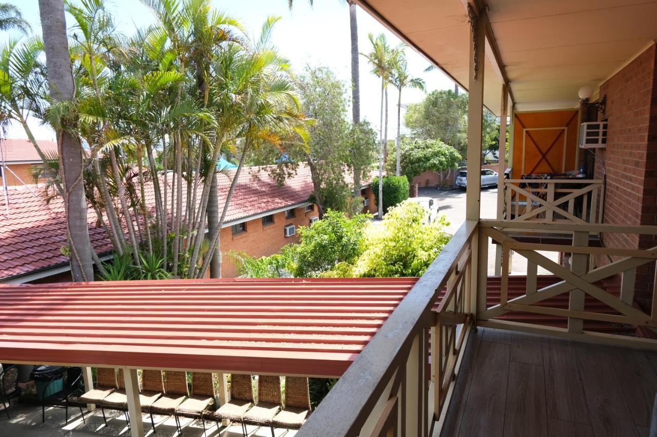 Sapphire Palms Motel Entrance Exterior photo
