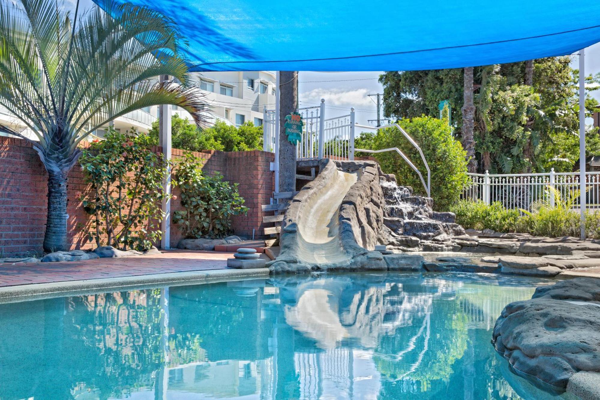 Sapphire Palms Motel Entrance Exterior photo